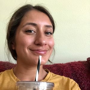 Meet your Posher, Alejandra